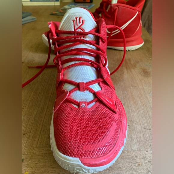Basketball shoes Kyrie Irving red seven tb university edition great condition - Picture 3 of 10